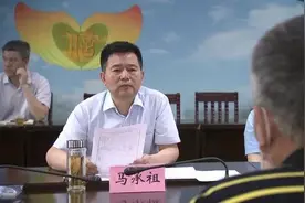 上饶市委书记马承祖到市委信访局接待群众来访图片