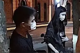 何猷君奚梦瑶深夜现身街边摊撸串，毫无豪门架子图片