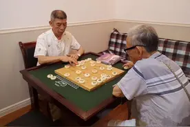 同样是60岁老人，城里的在家休息，农村的外出打工，是闲不住吗图片