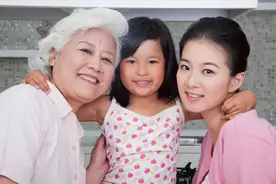 一种“新型婆媳关系”正在兴起，婆婆儿媳关系更亲近，孩子也受益图片