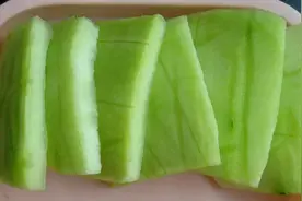 西瓜皮吃完不要扔！用好了，祛湿又美白，省下买药买菜钱图片