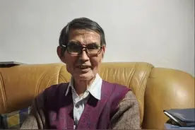 山东师大88岁教授为55岁女儿重新“上课”、布置作业，点点滴滴看哭图片