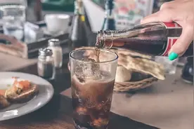 可乐会“腐蚀”牙齿？这几类食物，可能比糖还“毁牙”！可惜很多人还不知道图片