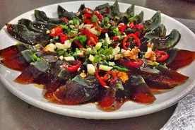 下酒菜排名：凉拌皮蛋排最后，酱牛肉排第三，第一名吃一口喝三杯图片