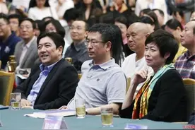 白岩松在楼道里和台长吵架，名嘴水均益：我不敢，还要养家糊口图片