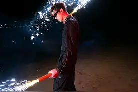 笑拉了！权志龙上脚“北卡蓝”，鞋贩子却因滤镜太重又冲错了图片