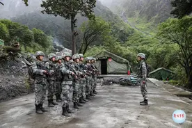 退伍季丨告别边防线，老兵最后一次踏上巡逻路……图片