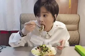 从140斤瘦到90斤，蒋欣大方公开一日三餐食谱，网友：太拼了图片
