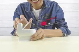 整蛊！敲不碎的鸡蛋算什么，会喷水的马桶了解一下！视频封面