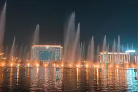 洛阳音乐喷泉又称洛阳南湖音乐喷泉，是“亚洲第一大音乐喷泉”图片