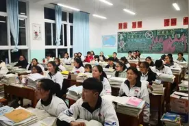 “5块饼分四兄弟，怎样最公平”，只有1位学生答错，却让老师落泪图片