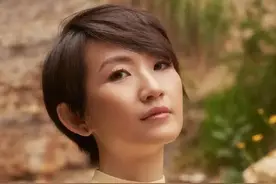 她18岁学画，25岁登上福布斯艺术榜单，网友：天生的艺术家图片