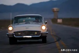 为什么有的司机晚上不舍得开车灯？开车灯到底增不增加油耗呢？图片