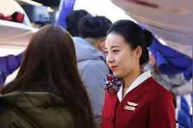 飞机上有三样东西是免费的，乘客不主动要求，空姐是不会给的图片