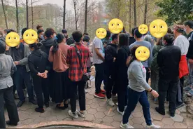广州天河公园相亲角，我一个一米八的都没碰到图片