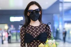 张天爱也太“大胆”了，内衣直接外穿配高腰裤，别说还挺洋气的图片