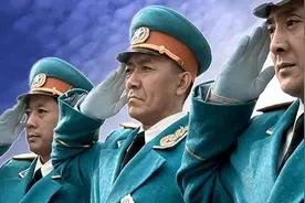 王近山：20岁当师长，40岁成开国中将，因离婚风波连降三级图片