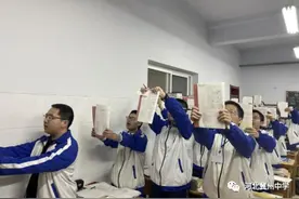 励志的每一天，我们都在路上图片
