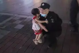玩滑梯听到哭声，贵阳五岁娃娃报警：警察叔叔，我捡到一个小朋友图片