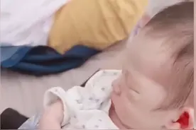 儿子刚上大一，父母在家偷偷生二胎，放假归来后18岁的儿子都蒙了图片