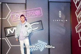 连续两年在颁奖典礼闪耀全场的王以太，这次当起了潮流夜店的老板图片