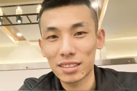 宝哥称韩茜茜读高中时是校花？看到韩茜茜18岁的照片，粉丝愣住了图片