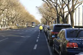 注意！每月逾期5次以上才罚款的规定改了，停车费晚交1个月就要罚款图片