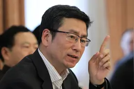 白岩松的育儿经：想把孩子教育好，就得从小吃这3种苦，不能心软图片