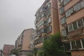 济南一小区16年未办成房产证，原来是开发公司欠了土地出让金，目前已积极推进图片