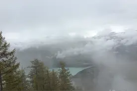 喀纳斯湖 观鱼台 新疆喀纳斯风景区 北疆旅游风光 湖光秋色 秋景图片