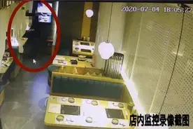 一女子遭熟人杯中下药，店员机智换杯子并悄悄提醒她，被网友称为“教科书式的营救”图片
