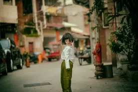 摄影师爸爸给女儿拍《芳华》，小姑娘太让人喜爱了图片