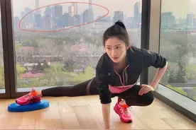 景甜晒照却曝光豪宅内景！室内可以俯瞰大片街景，身后就是CBD图片