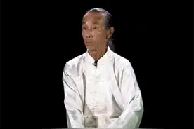 王保合：苦练60年"缩骨功"，曾用三个球两个碗，赢了李嘉诚4亿图片