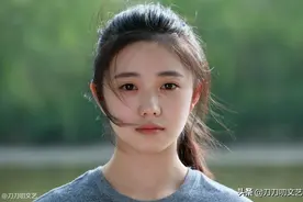 张艺谋首尝谍战片，《悬崖之上》曝光，新任谋女郎年仅20酷似陈婷图片