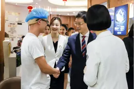 广州新生植发：从有痕到无痕植发 植发技术不断创新突破图片