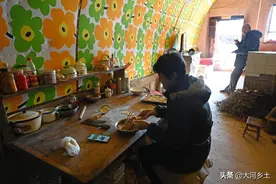 30年前一件事让小山村再娶不来媳妇，男子无奈将俩儿子"嫁"了图片