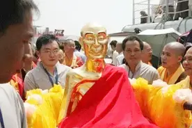 唯一女性肉身菩萨，圆寂3年后还生出黑色头发，女性特征全部消失视频封面