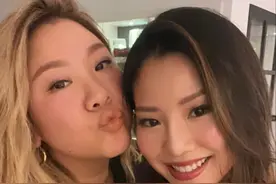 郑欣宜晒与同父异母妹妹合照，姐妹贴脸依偎感情深，长相越来越像图片