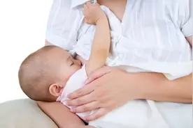 黄色的初乳有毒？不能让宝宝喝？很多妈妈们都误解了！图片