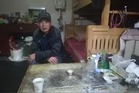 繁华城市背后的底层人，为住房发愁，为儿女发愁，为老来孤苦叹息图片