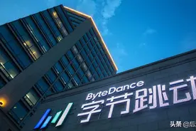 该来的终会来，钉钉被挤爆的这天，暗自发力两年的办公神器上线了图片