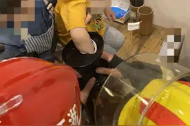 揪心！妈妈刚转身 鄞州一名2岁男童把手伸进了榨汁机……图片
