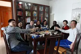 不想去别人家做客，也不想别人来你家玩耍，通常是这4种心态的人图片