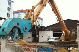 150挖掘机粉碎钳，15吨液压破拆钳，民房建筑拆迁必备工具图片