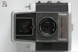美国制造的Bell & Howell Electric Eye 127相机图片