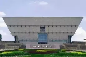 废品堆里拣国宝，20年拣出3200件珍贵文物，全部捐国家图片