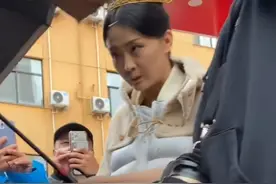 “晴儿”王艳近照显病态，眼部凹陷额头似起大包，皮肤黝黑显老态图片