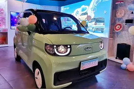 24小时订单破1.5万辆，便宜好养的代步小车，实拍奇瑞QQ冰淇淋图片