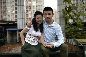 2015年，23岁小伙恋上46岁阿姨！谭方平：我爸妈都喜欢她图片